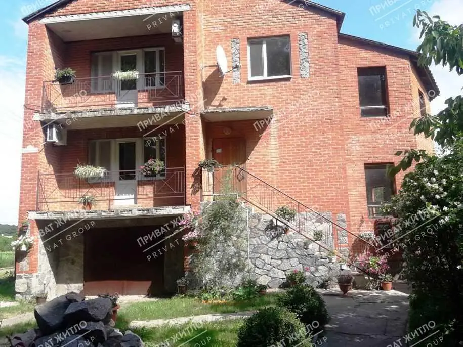 До вашої уваги дуже гарний будинок в Яру