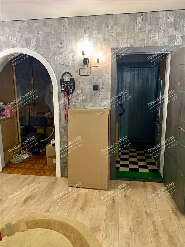 До вашої уваги дуже гарний будинок в Яру