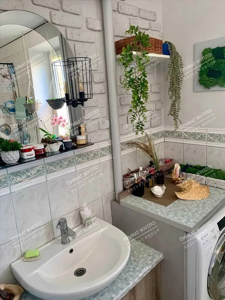 До вашої уваги дуже гарний будинок в Яру