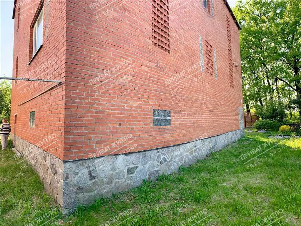 До вашої уваги дуже гарний будинок в Яру