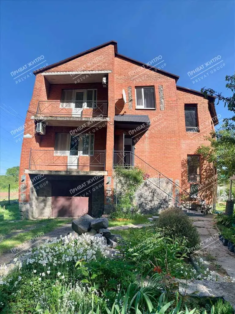 До вашої уваги дуже гарний будинок в Яру