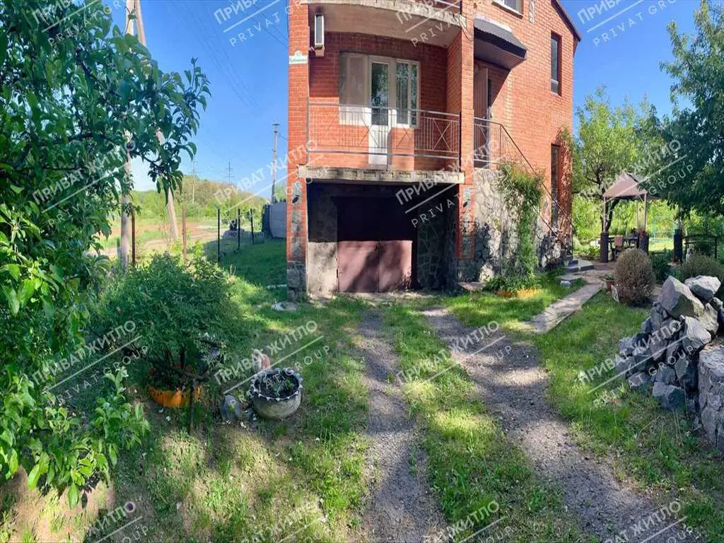 До вашої уваги дуже гарний будинок в Яру