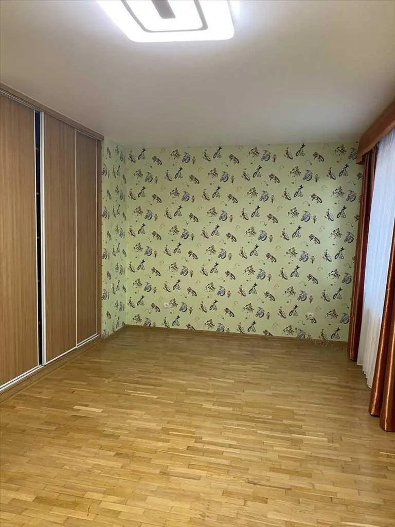 Трикімнатна квартира з автономним опаленням