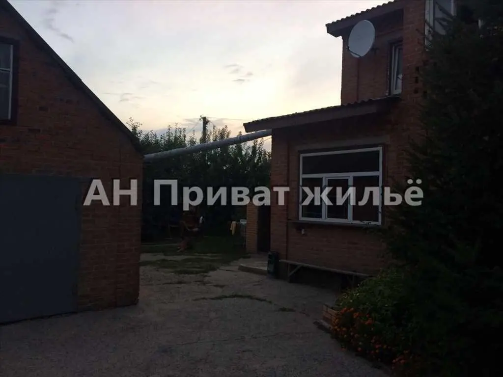 Добротний цегляний будинок у Рибцях