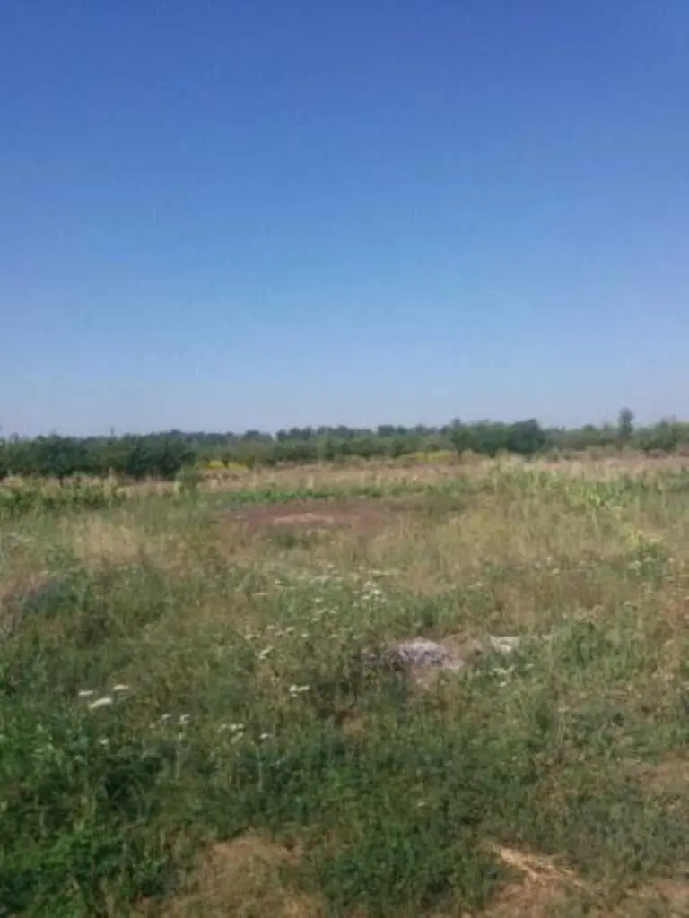 Невелика земельна ділянка на Розсошенцях