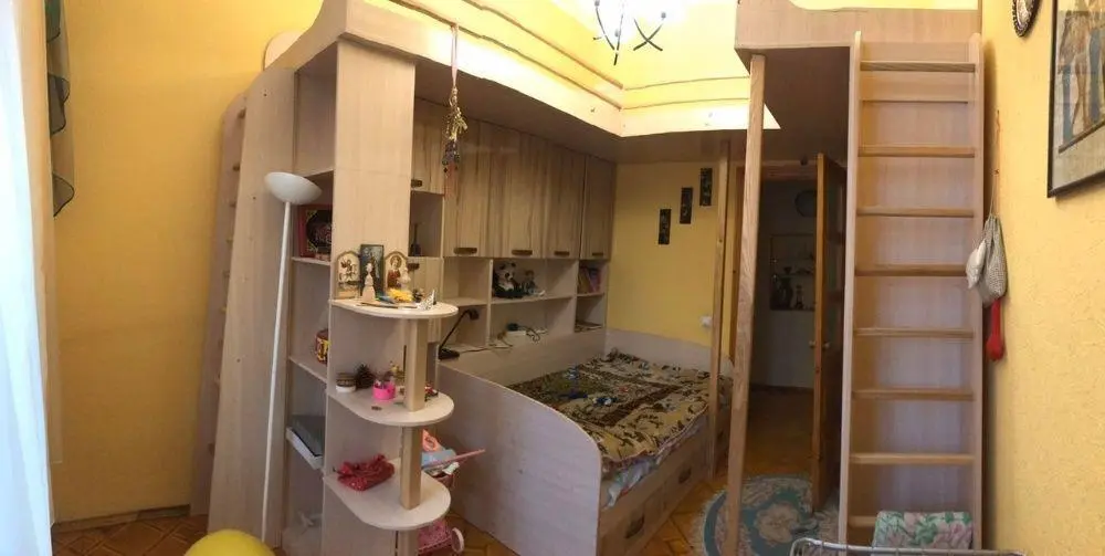 Чотирикімнатна квартира в центрі з сауною!