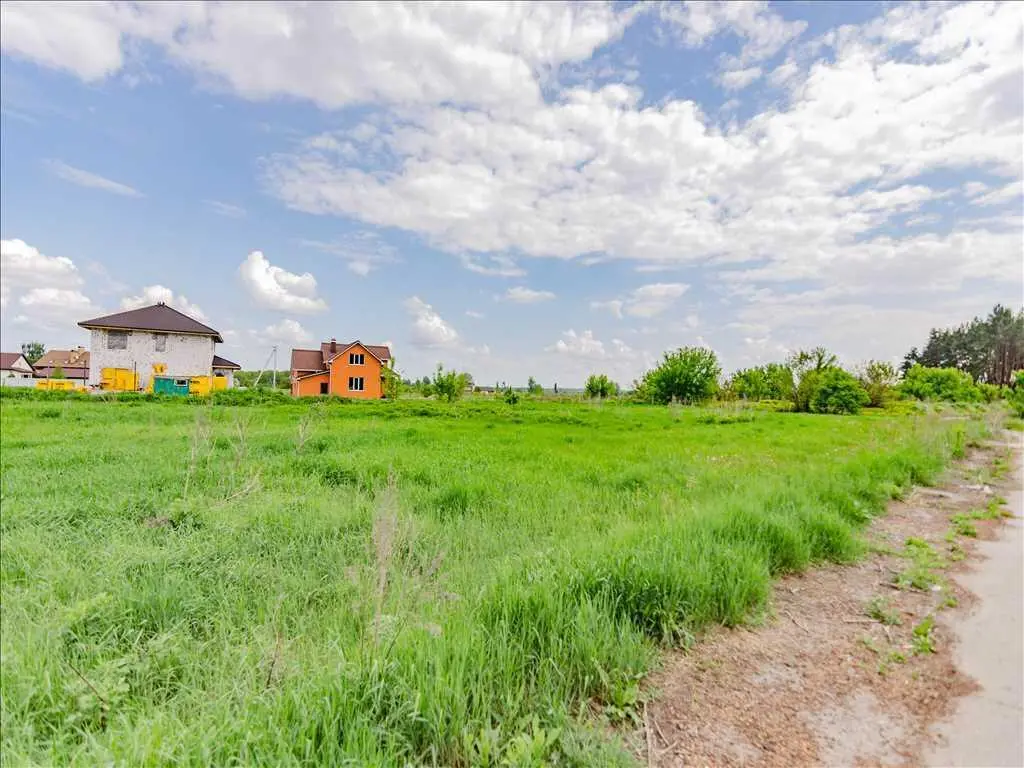 Пропонуємо відмінну ділянку на самому в`їзді до Верхоли