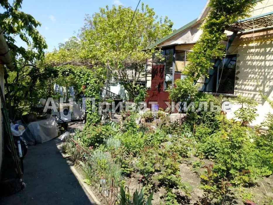 Добротний будинок у Яківцях