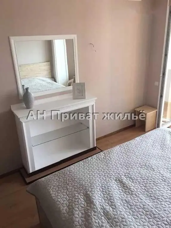 Простора квартира на Леваді