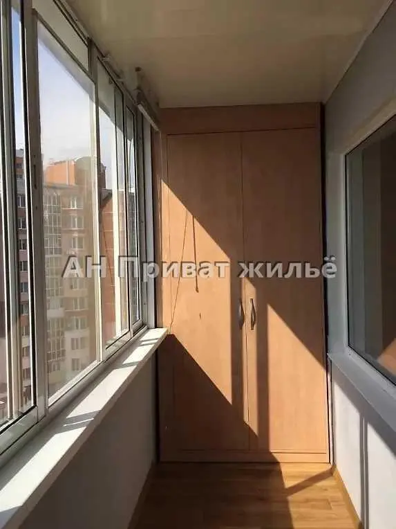 Простора квартира на Леваді