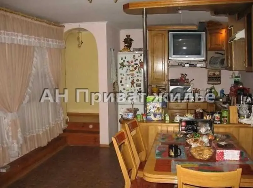 Просторий будинок у передмісті Полтави