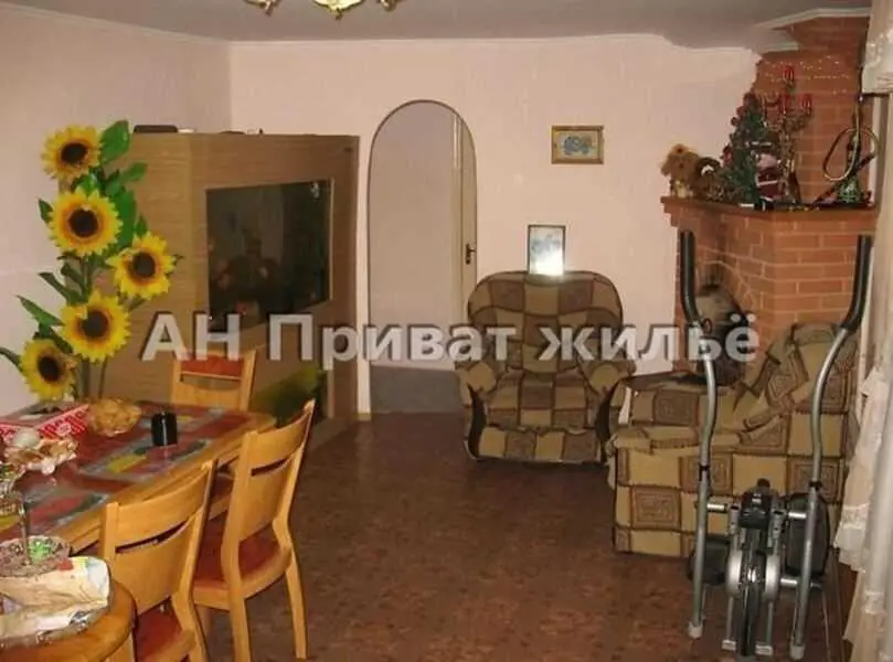 Просторий будинок у передмісті Полтави