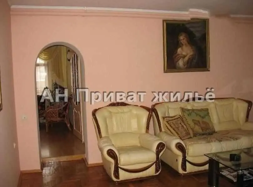 Просторий будинок у передмісті Полтави