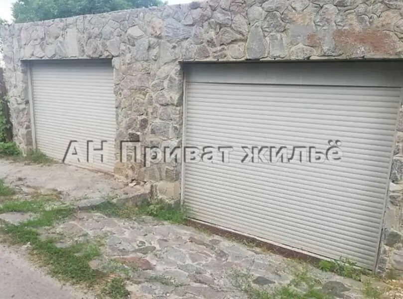 Просторий будинок у передмісті Полтави