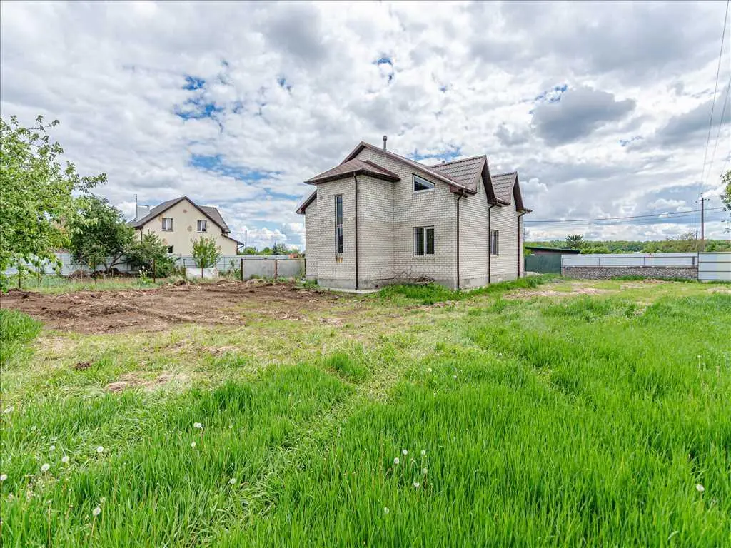 Продається новий  будинок в Розсошенцях!