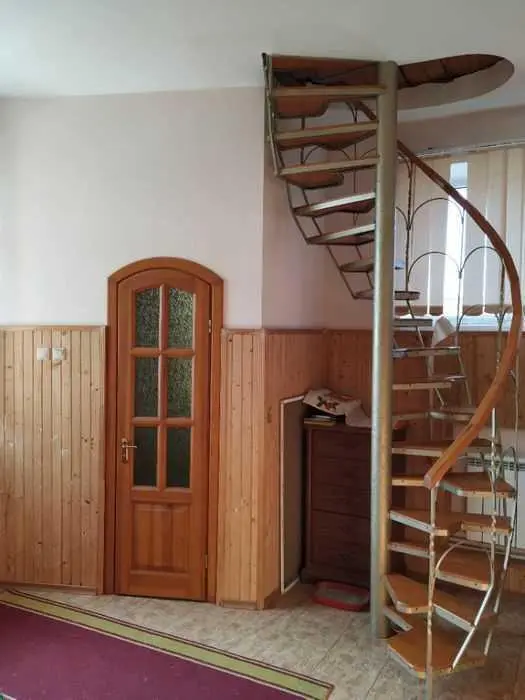  Продається чудовий сонячний 2-поверховий будинок в районі Південного вокзалу!