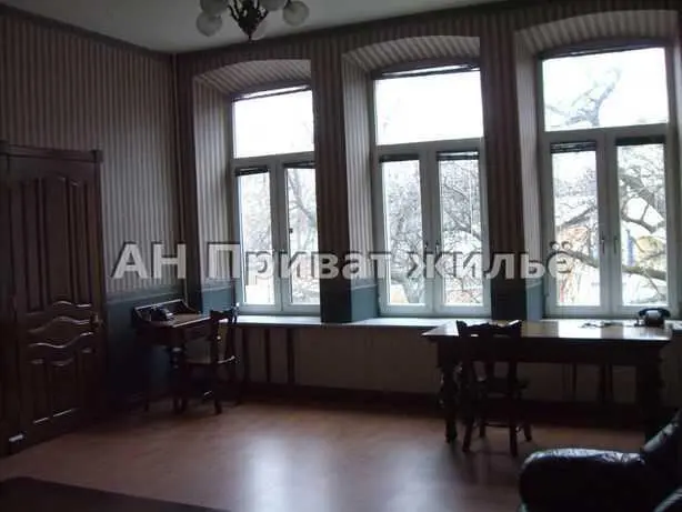 Центр, квартира в 2 хвилинах від Корпусного парку