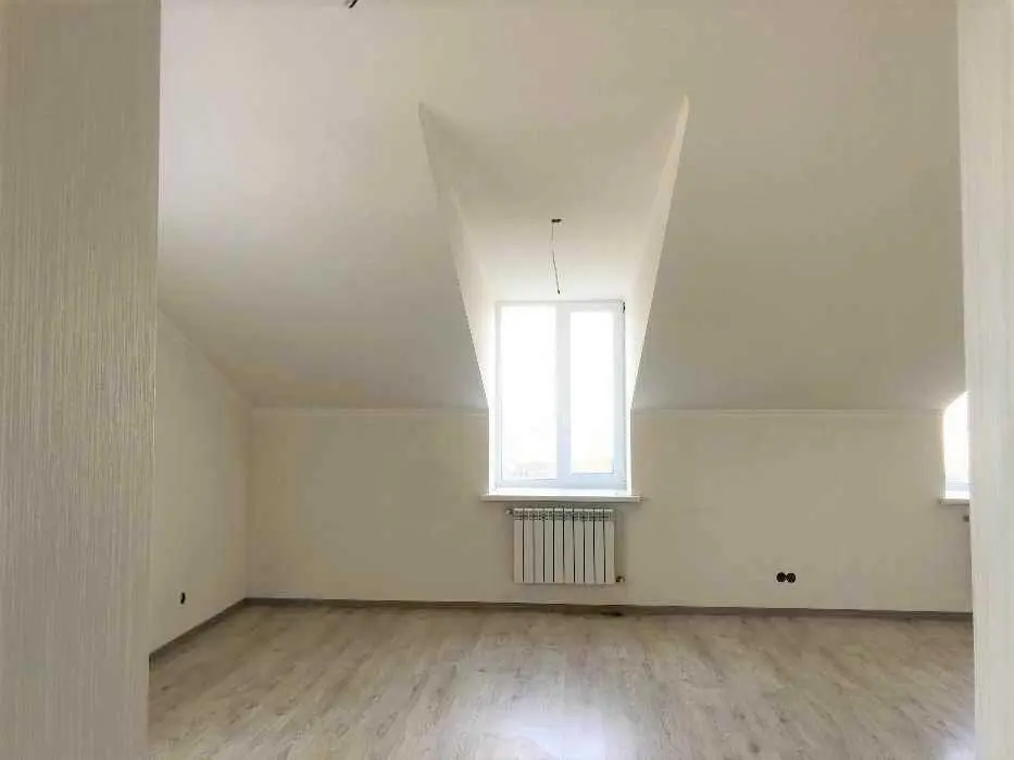 Квартира з ремонтом площею 205 кв.м в центральній частині м. Полтава