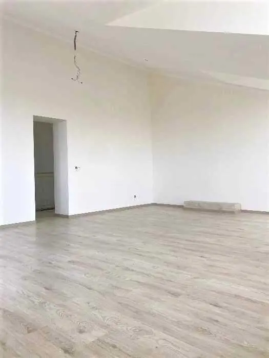 Квартира з ремонтом площею 205 кв.м в центральній частині м. Полтава