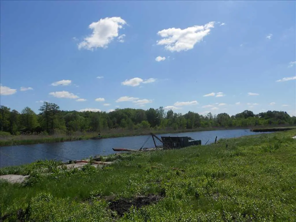 Ділянка в мальовничому місці поряд з річкою