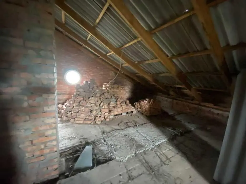 Добротний будинок в живописному місці.