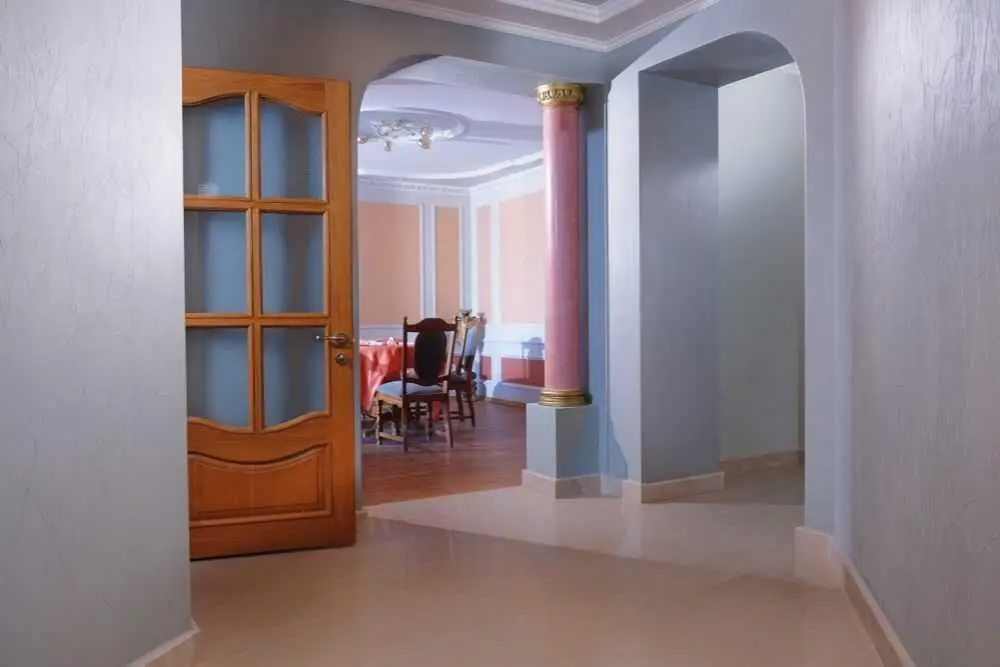 Велика квартира в тихому центрі