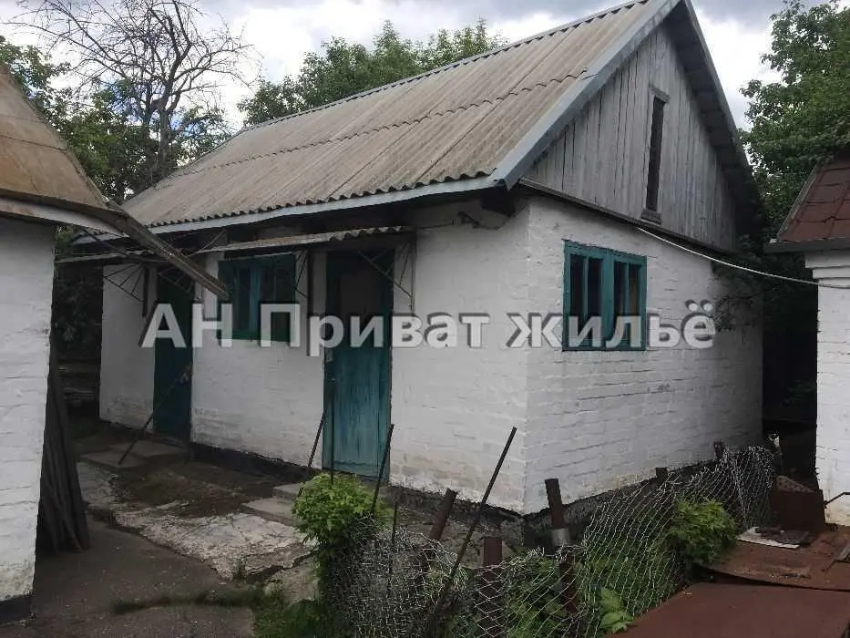 Будинок на 3 входи з великою ділянкою.