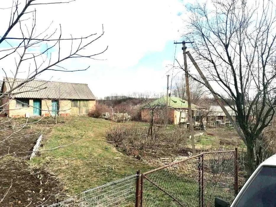 Житловий будинок з великою ділянкою у Петрівці