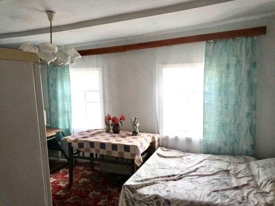 Житловий будинок з великою ділянкою у Петрівці