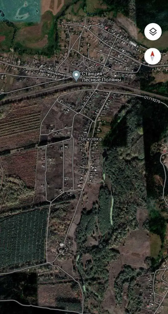 Не любиш сусідів – купи ділянку біля лісу!