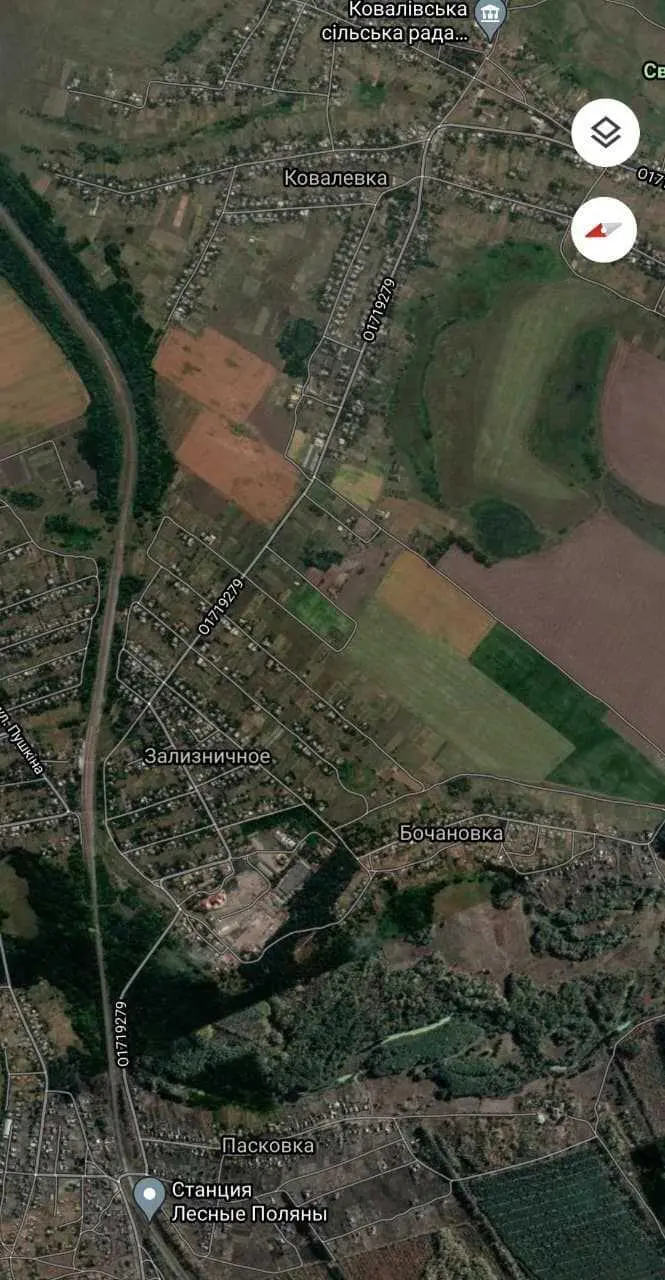 Не любиш сусідів – купи ділянку біля лісу!