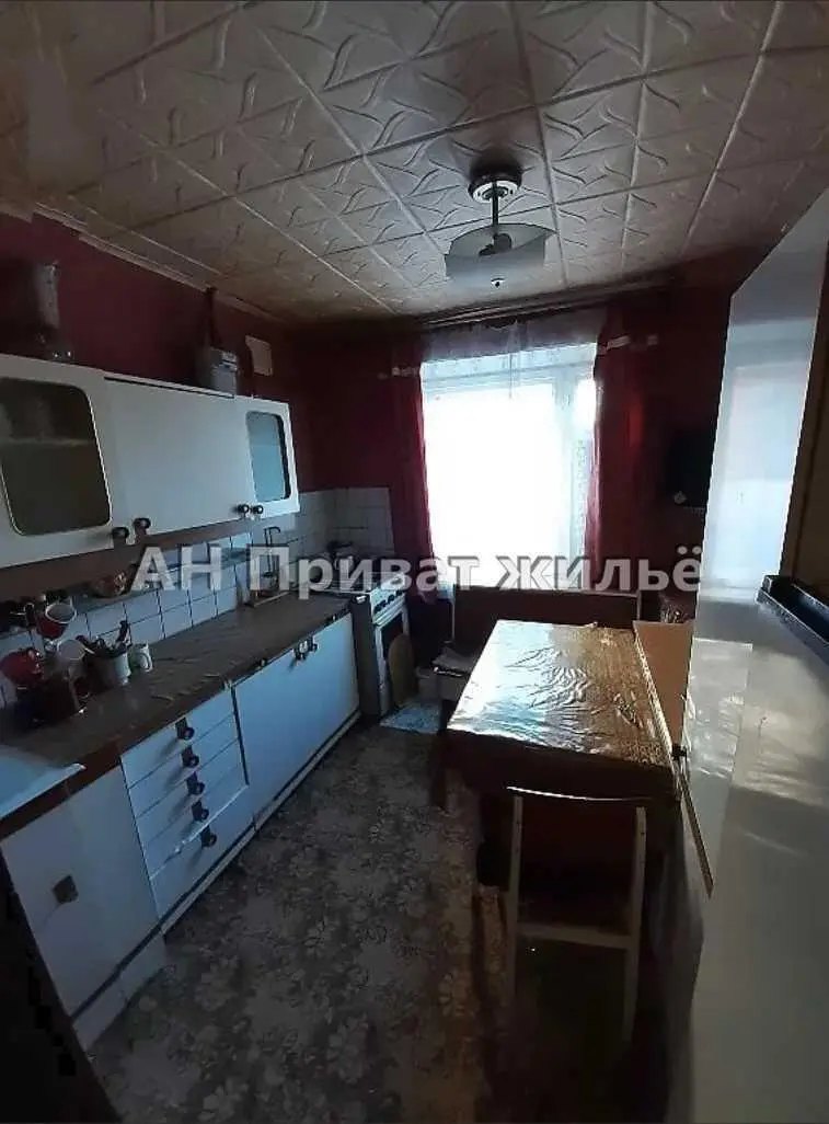 Трикімнатна квартира поруч ПД "Листопад"