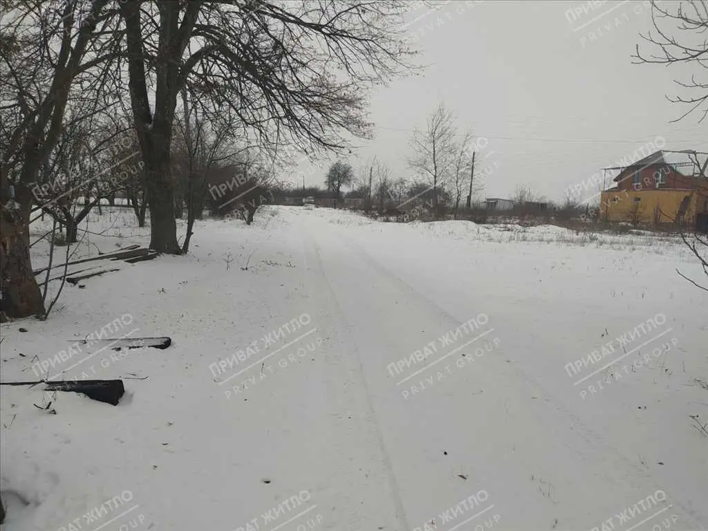 Ділянка з будинком під знос