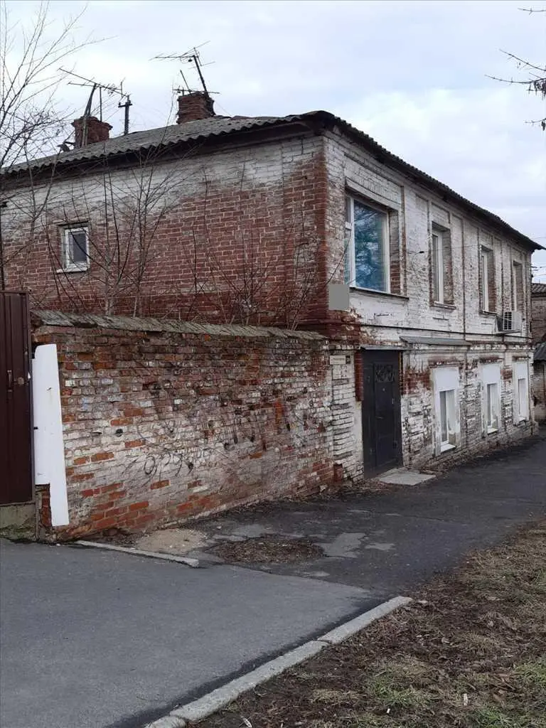 Дореволюційний будинок в центральній частині міста.


