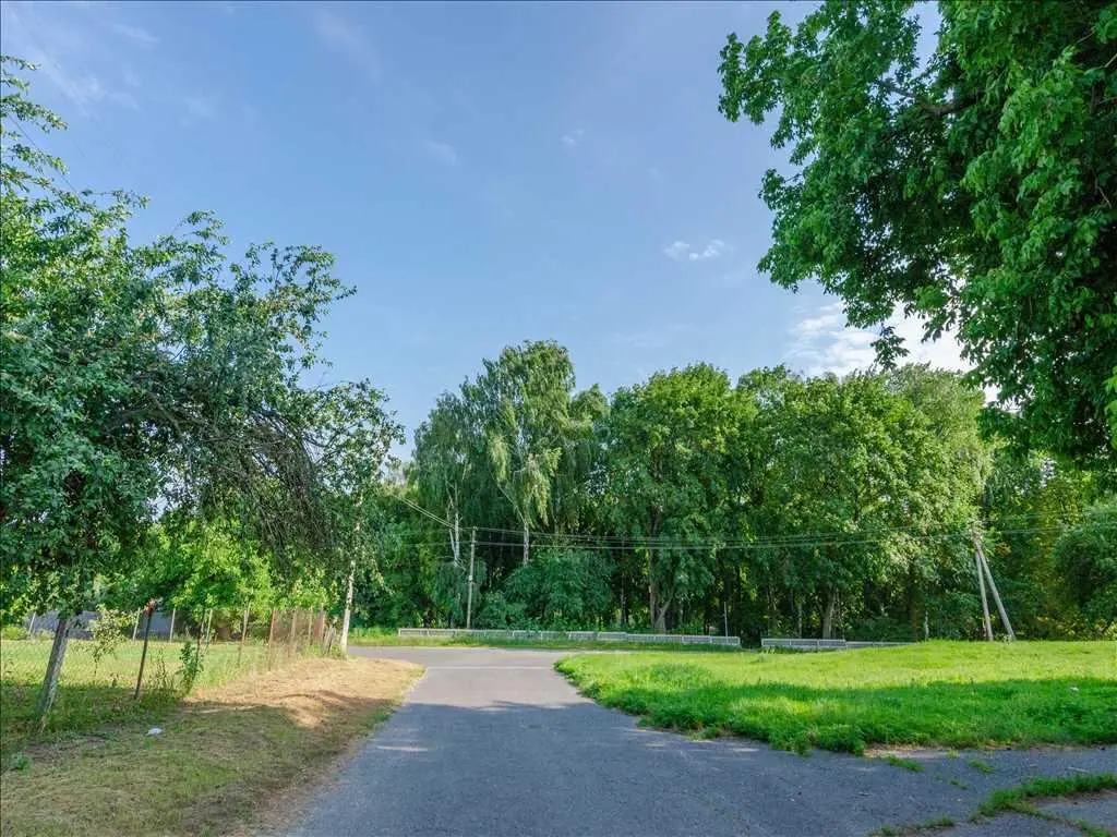 Чудова земельна ділянка з комунікаціями. 