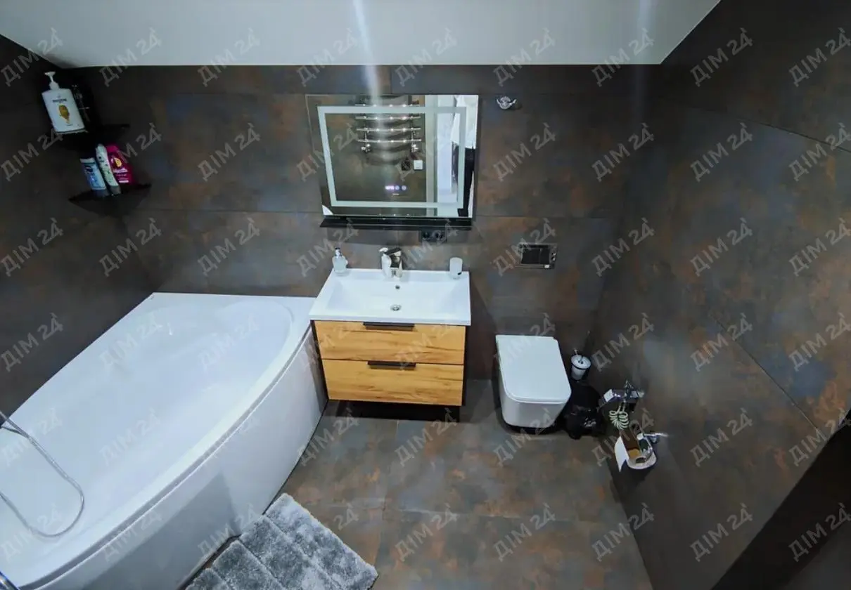 Пропонуємо до купівлі чудовий будинок на Подолі