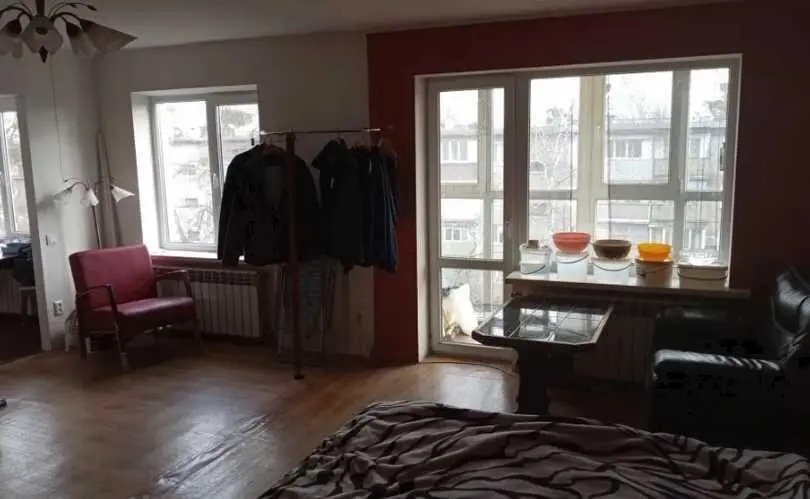 Простора 1-кімнатна квартрира на Браілках