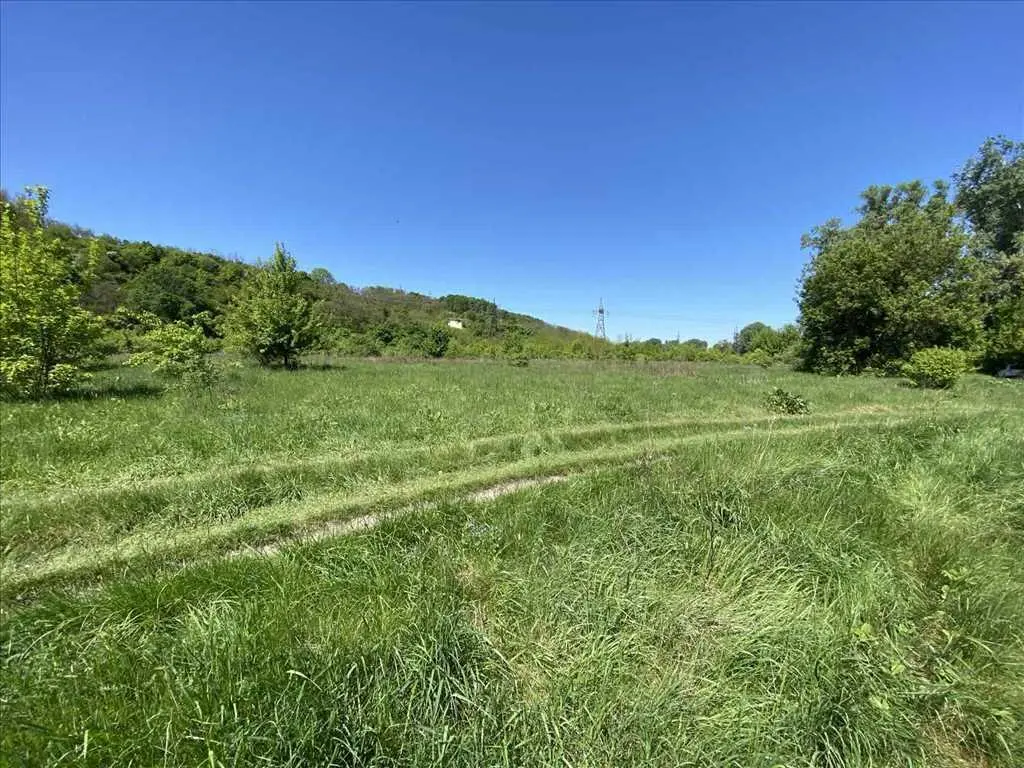 Ділянка для вашого будинку на березі річки!