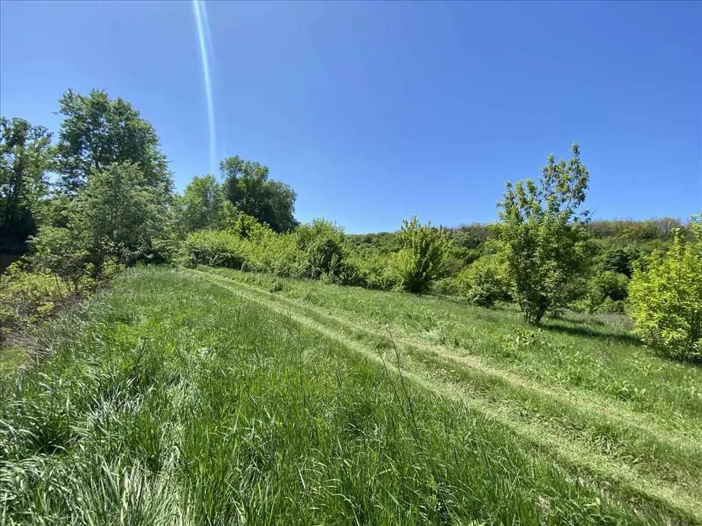 Ділянка для вашого будинку на березі річки!