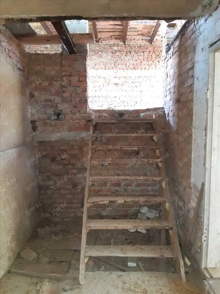 Передмістя Полтави. Будинок під ваш дизайнерський проект.