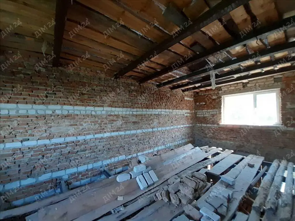 Передмістя Полтави. Будинок під ваш дизайнерський проект.