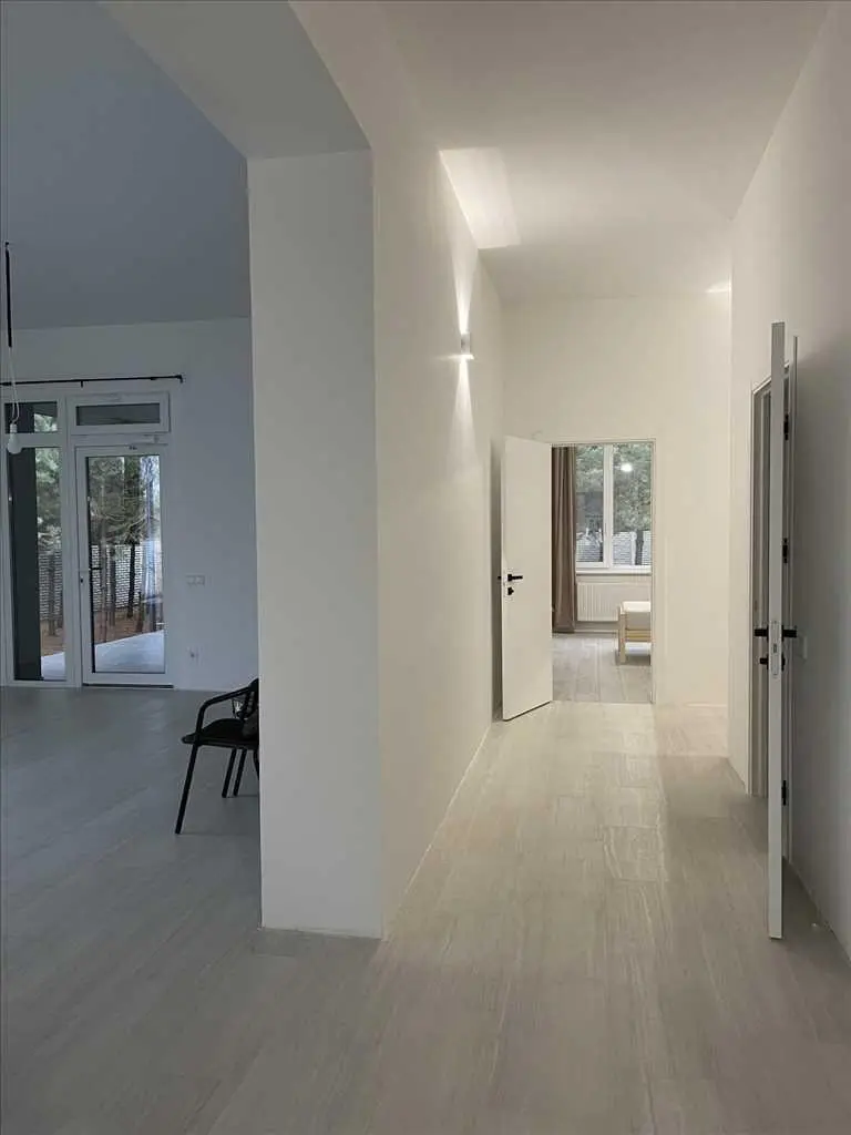 Будинок в сосновому лісі