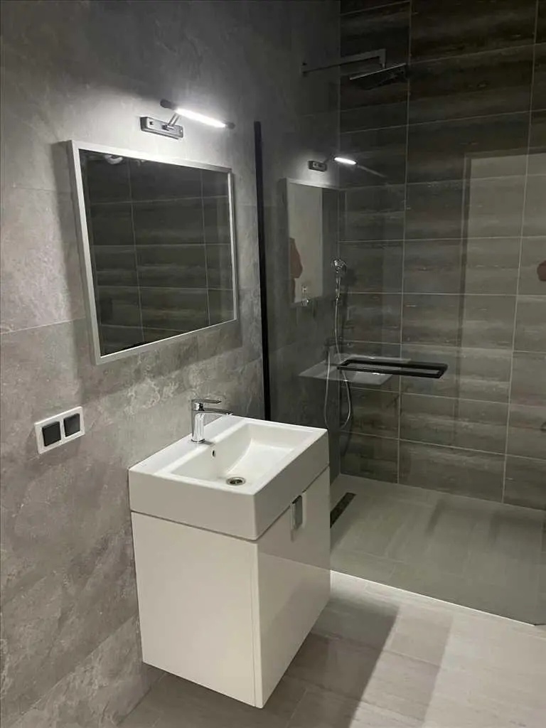 Будинок в сосновому лісі