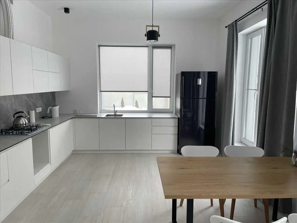 Будинок в сосновому лісі