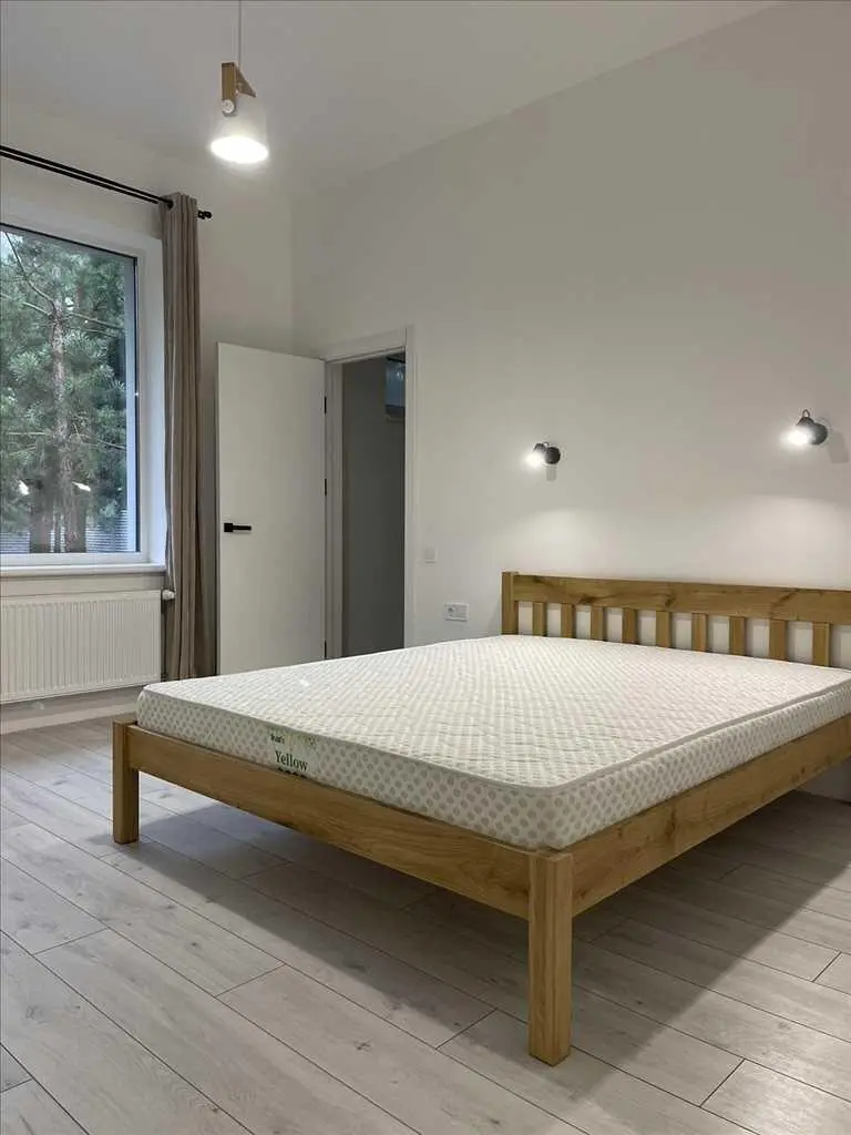 Будинок в сосновому лісі