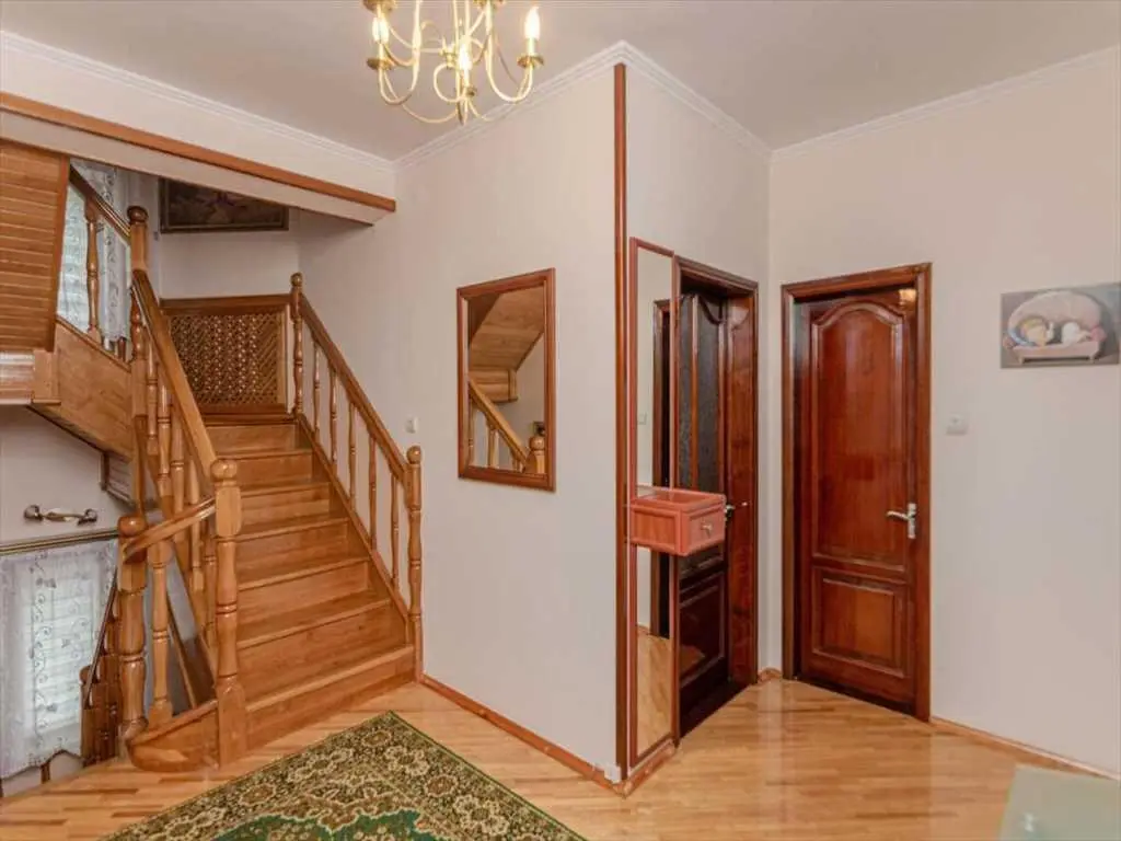 Добротний будинок у Горбанівці