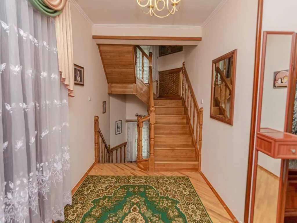 Добротний будинок у Горбанівці