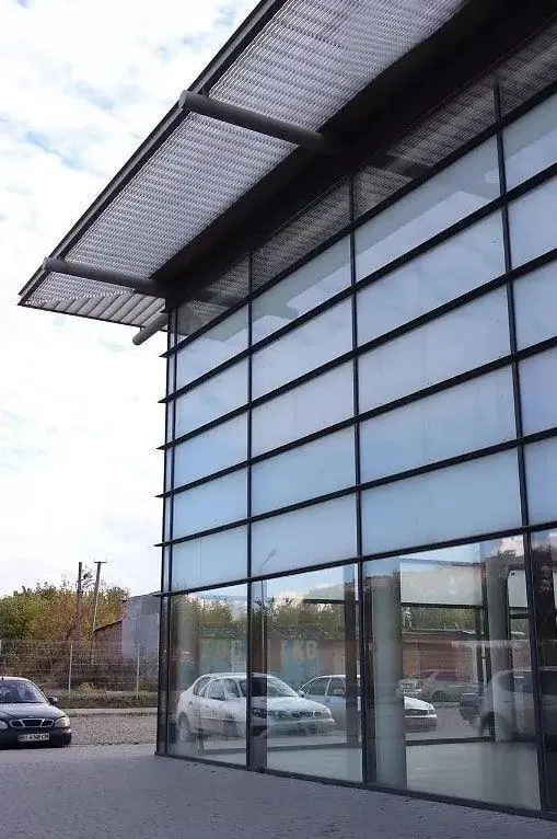 Торговий центр вздовж траси Київ - Харків