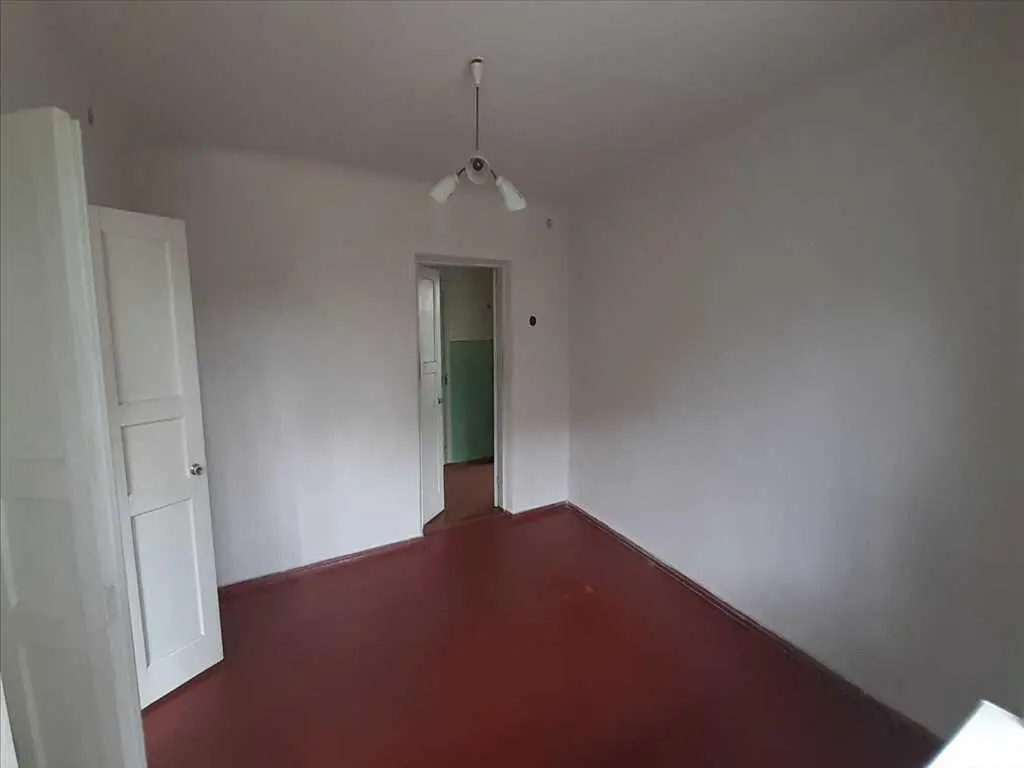 Гарна двокімнатна квартира за містом.  