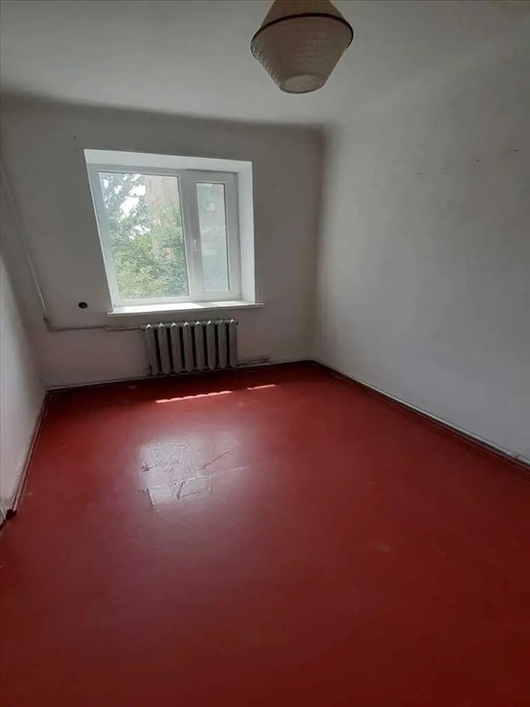 Гарна двокімнатна квартира за містом.  